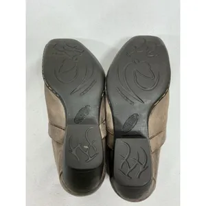 womans Excellent Condition born slip on shoes Size 8 brown Square Toe Block Heel thumbnail 7