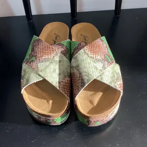 Sidelines Flatform Sandals thumbnail 5