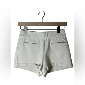 Ci Sono Women’s White Zip Pocket Cuffed Shorts‎ Size Small thumbnail 2
