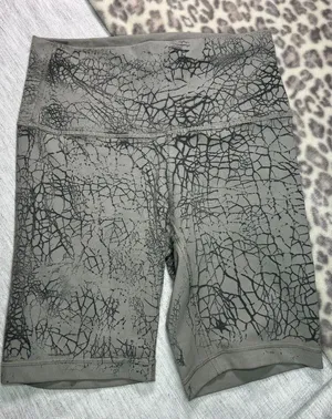 Lululemon Wunder Train High-Rise Short 8" thumbnail 1