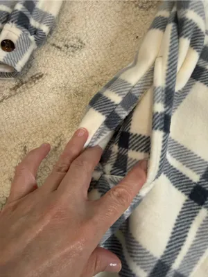 Boutique Cozy Sherpa-Lined Plaid Shacket Jacket Cream & Blue Gray XS | Like New thumbnail 5