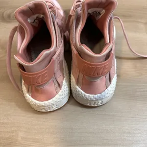 Nike Air Huarache Run Womens 11.5 Rose Gold Satin‎ Snake 683818-601 Sneakers thumbnail 6