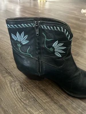 Code West Ankle Cowgirl Boots W/Floral Design Size 9 Women’s - Leather Boots thumbnail 8