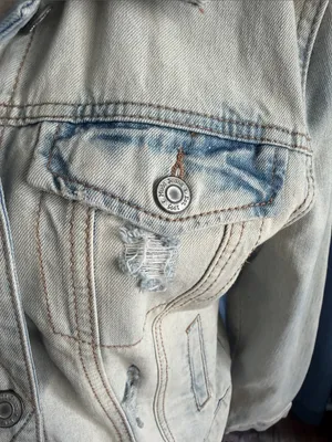 Mudd Distressed Denim Jean Jacket Women’s Size Large Blue Jean Jacket Y2K Style thumbnail 2