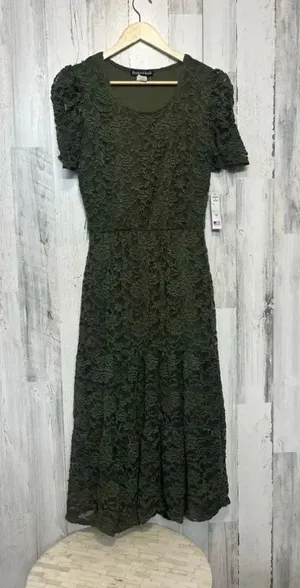 Elizabeth & Nicole Green laced maxi dress thumbnail 1