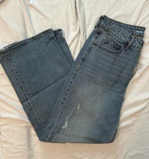 Old Navy Extra High-Rise Sky-Hi Wide-Leg Jeans thumbnail 1
