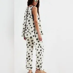 NEW Free People Groovy Daisy Black Floral Cotton Linen 2 Piece Casual Set Size 0 thumbnail 13
