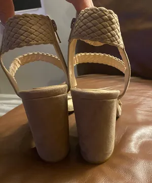Tan Heels Size 9 thumbnail 3