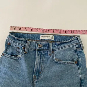 Abercrombie & Fitch 90s Straight Jeans 23/000 Mid Rise Raw Hem Light Wash thumbnail 6