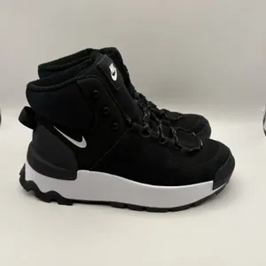 Nike Womens‎ City Classic Boots DQ5601-001 Size 6.5 Black New thumbnail 4