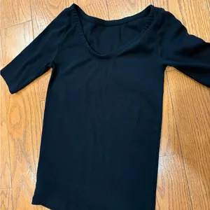 Gap Chic Black Top + Red Tailored Shorts Outfit Bundle | Minimalist Capsule Wardrobe thumbnail 8