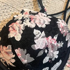 PINK Victoria's Secret Black Floral Lace Strappy Push-Up Bra thumbnail 6