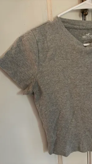 Hollister Cropped T-Shirt Grey thumbnail 1
