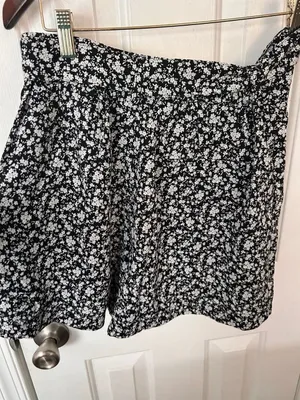 Vici women’s floaty shorts flowery black and white with the belt size medium new thumbnail 3