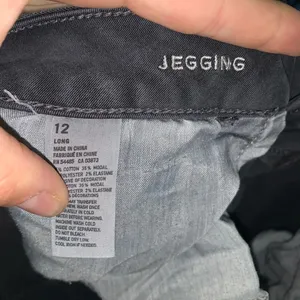 American Eagle gray distressed size 12 normcore stretchy jeggings thumbnail 3