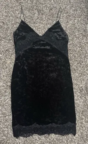 TOPSHOP Black Velvet Slip Dress / v-neck mini dress with black lace thumbnail 2