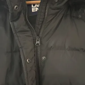 Lands End Womens‎ XL Black Down Puffer Parka Jacket Faux Fur Trim Hood thumbnail 9