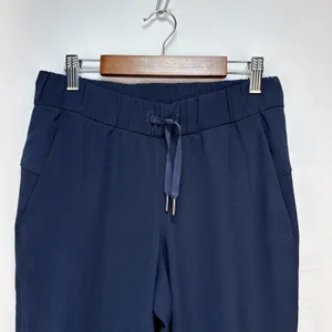Lululemon Womens On The Fly Jogger Size‎ 4 True Navy Travel Woven Pockets thumbnail 2