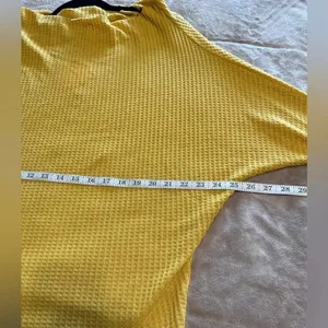 EXPRESS Umgee Top Size Large Mustard Yellow Waffle Knit Dolman Sleeve Oversized NWT thumbnail 5