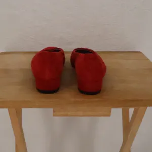 Madeleine Red Woven Suede Pumps Womens Size 41 US 10 Block Heel Italy‎ Timeless thumbnail 4