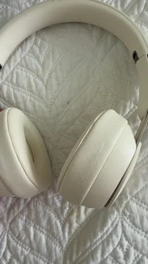 Beats Solo Pro Noise Cancelling Headphones thumbnail 9