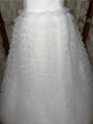 Stunning New MacDuggal Tiered Tulle Wedding Gown thumbnail 5