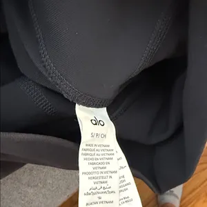 ALO Yoga Charcoal Leggings thumbnail 4