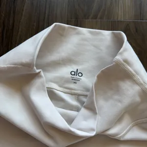 Alo Yoga Leggings thumbnail 3