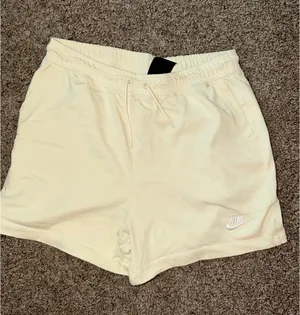 Nike Shorts thumbnail 1