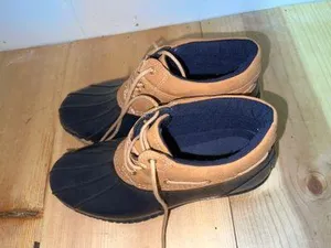 Rainboots thumbnail 1