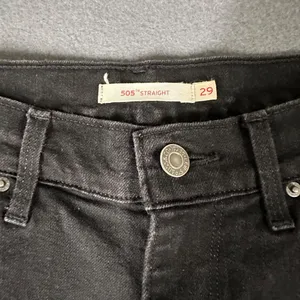 Levis 505 Womens 29‎ Straight Black Denim Jeans Flat Front 5 Pocket Design thumbnail 5
