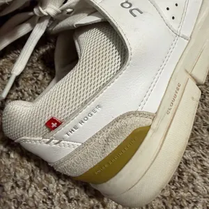 On Running The Roger Clubhouse White Sand Gold Womens Sneakers 48.99138 Size 9.5 thumbnail 5