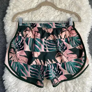 Nike Pink Tropical Palm Green Leaves Print Running Shorts Gym Activewear Sporty thumbnail 4