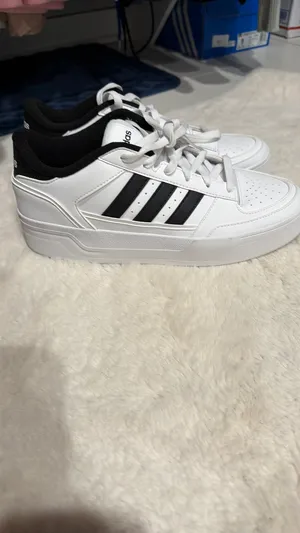 Women’s Adidas turnaround lace up sneaker thumbnail 5