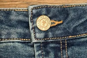 Woman’s FRYE jeans thumbnail 4