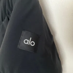 Alo Yoga Main Act Corset Puffer Black S thumbnail 7