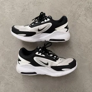 Nike Air Max 2090 Black & White Chunky Sneakers Trainers US Men's 9 | Women's 10.5 thumbnail 3