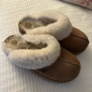 UGG Slippers Platform Disquette thumbnail 1
