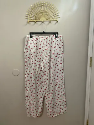 Colsie White Pants with Red Rose Print Size M thumbnail 2