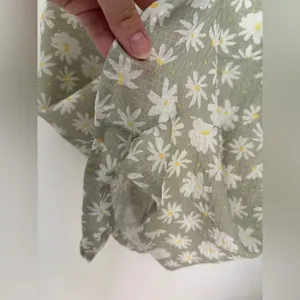 Princess Polly Green Daisy Print Romper Size 6 Smocked Back V Neck thumbnail 6