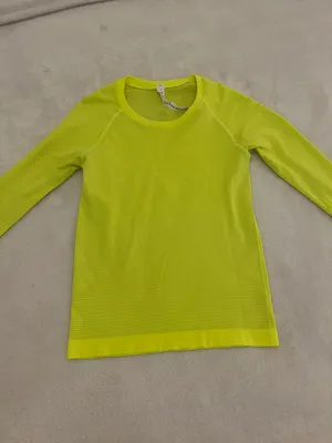 neon yellow Swiftly Tech long Sleeve thumbnail 2