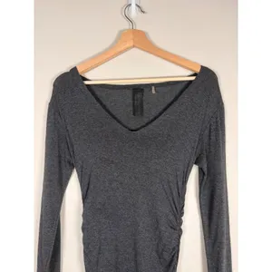 Norma Kamali Gray Ruched Long Sleeve Scoop Neck Raw hem Bodycon Midi‎ Dress XS thumbnail 4