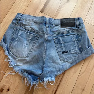 OneTeaspoon Bandits denim shorts! Size 26! thumbnail 2