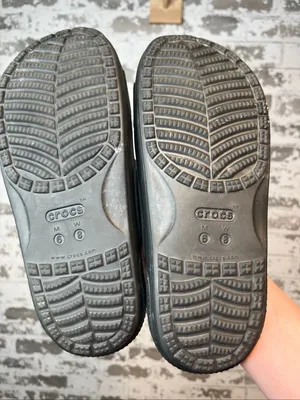 Crocs | unisex black slip on sandals m6 w8 thumbnail 3