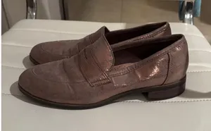 Clarks Women's Metallic Rose Gold‎ Loafer Shoes Size 7.5 M thumbnail 1
