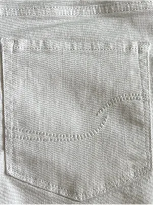 Signature by Levi Strauss & Co. White Distressed Denim Shorts Size 6 W28 thumbnail 7