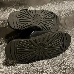 Womens sz6 UGG Disquette Platform Slippers Black Suede Shearling Fur Slides thumbnail 12
