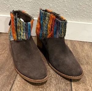 TOMS Leila suede‎ yarn chocolate booties ankle boots Size 6.5 thumbnail 1