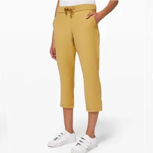 Lululemon On the Fly Crop Pants‎ *Woven 23" Vintage Gold Yellow Mustard Size 6 thumbnail 5