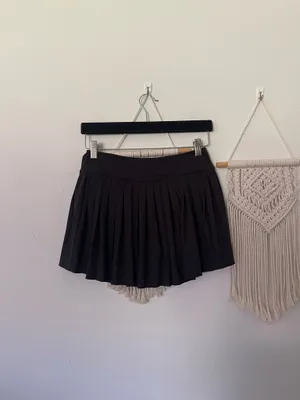 Garage Tessa Tennis Skort Pleated Black thumbnail 3